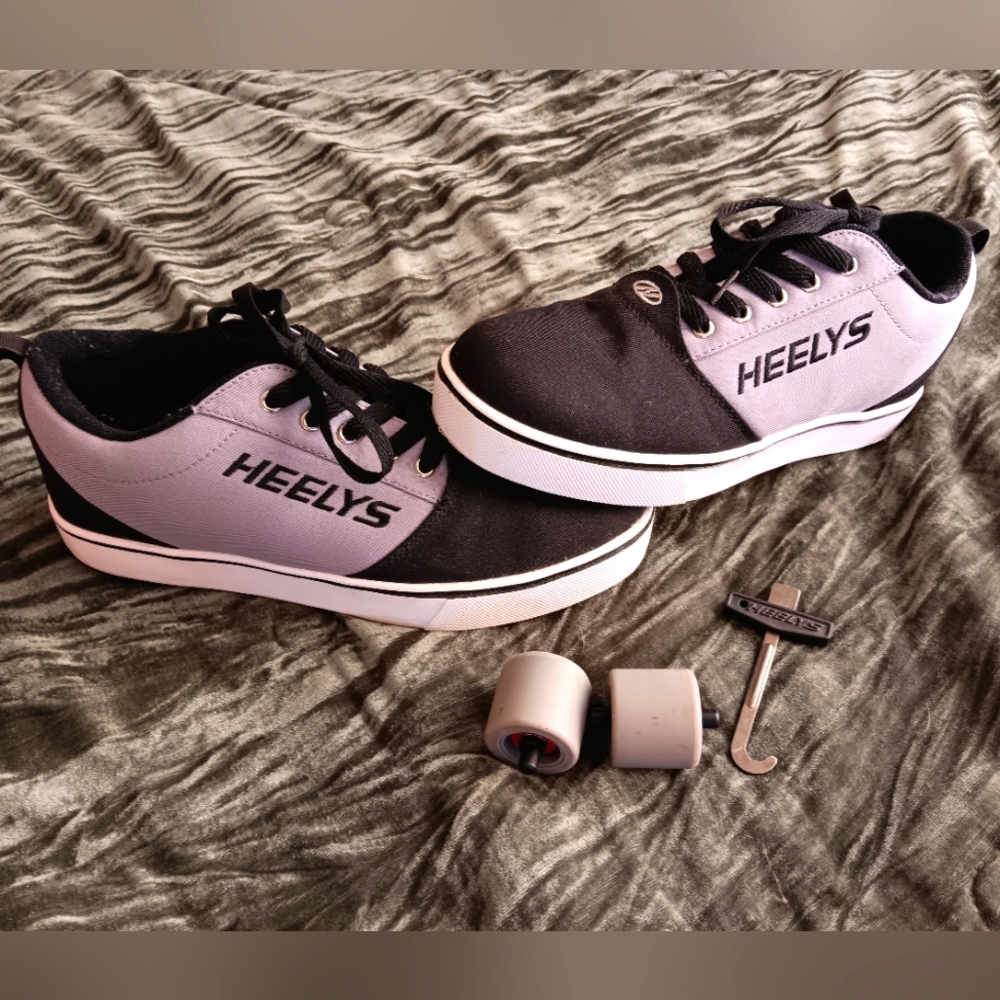 Men's Heelys Black and Grey Skate Sneakers